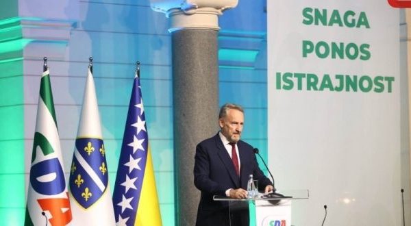 Izetbegović poručio iz Vijećnice: Vrijeme je za povratak, posao treba završiti