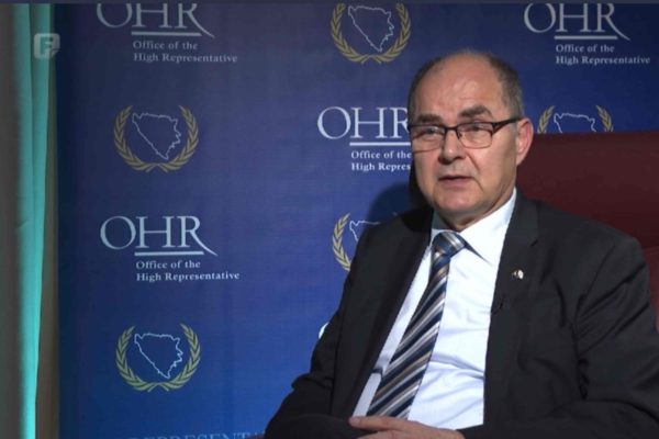 SCHMIDT O IZMJENAMA IZBORNOG ZAKONA: “Ne trebamo svaki dan izmišljati toplu vodu. Treba samo pogledati šta se već razmatralo!”
